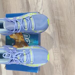 Green Athletic Sneakers with Mesh Upper